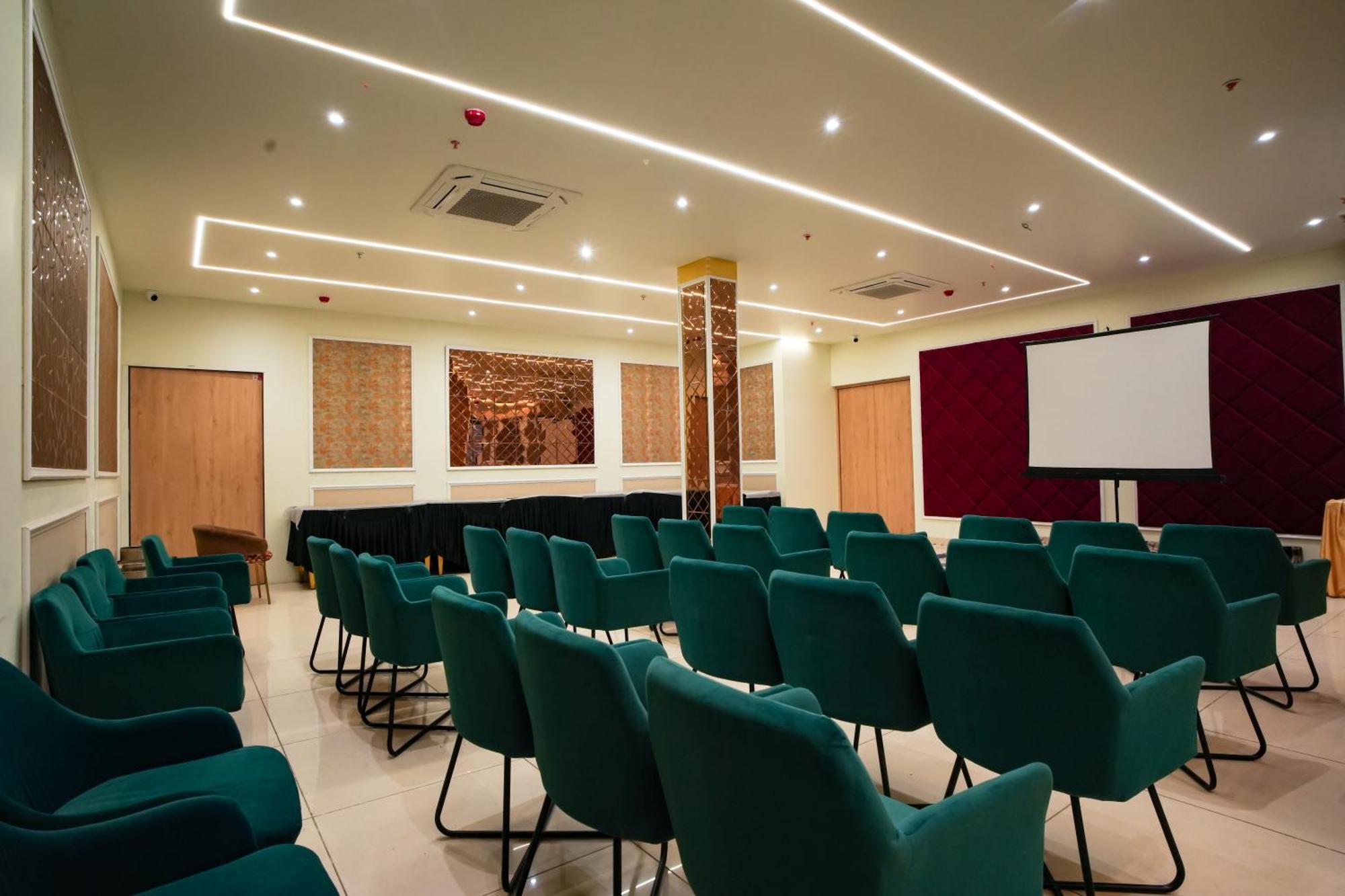Acr Luxury Hotel Mohali Exterior photo