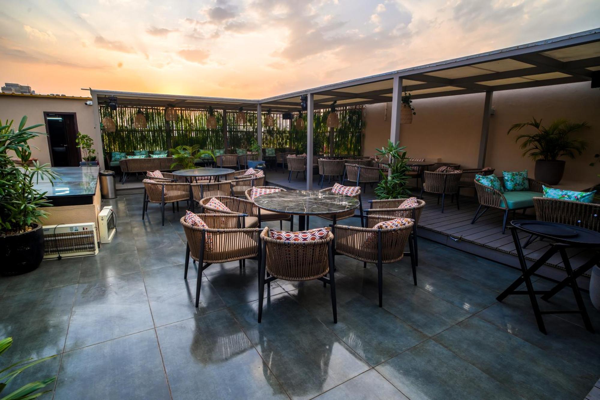 Acr Luxury Hotel Mohali Exterior photo