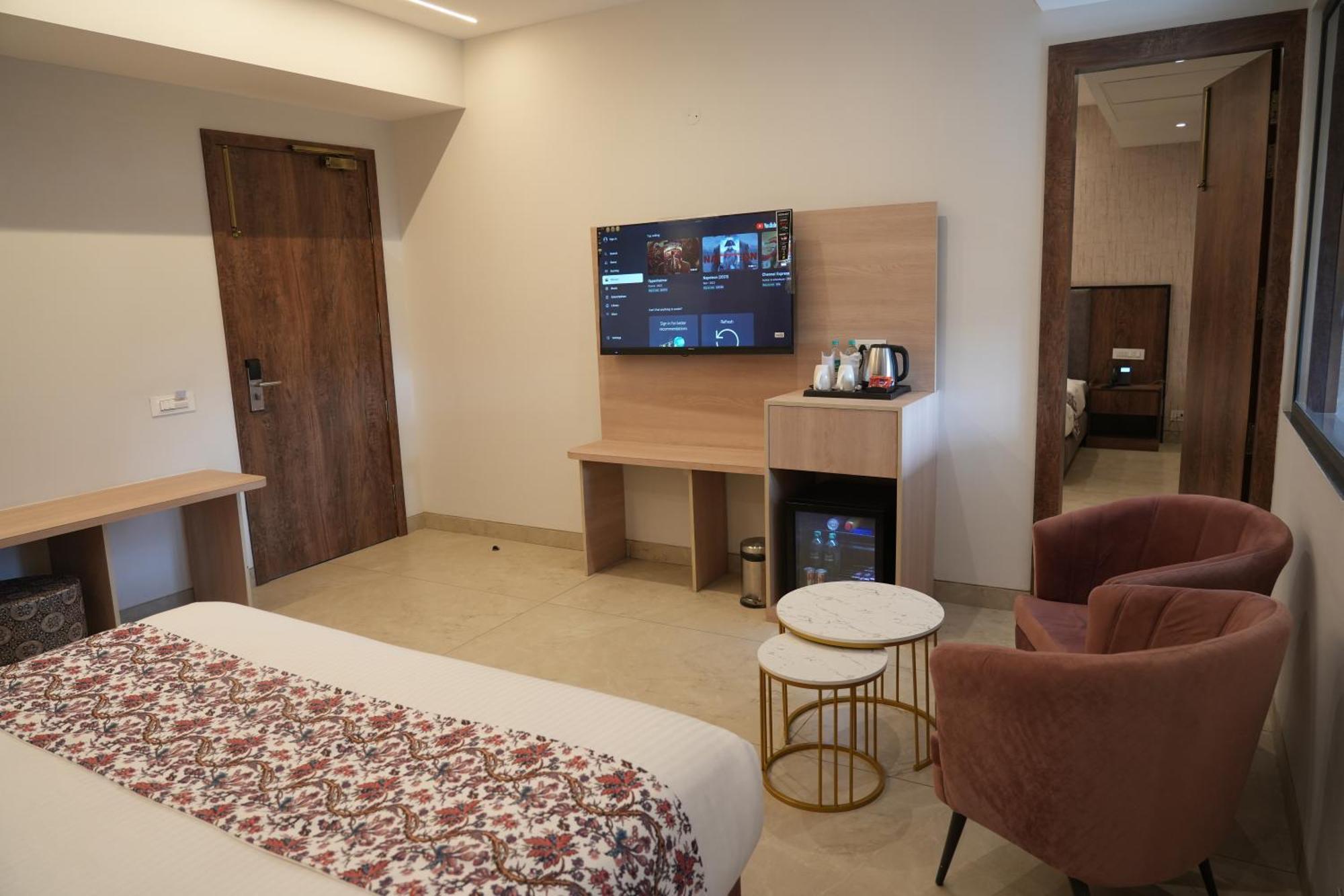Acr Luxury Hotel Mohali Exterior photo