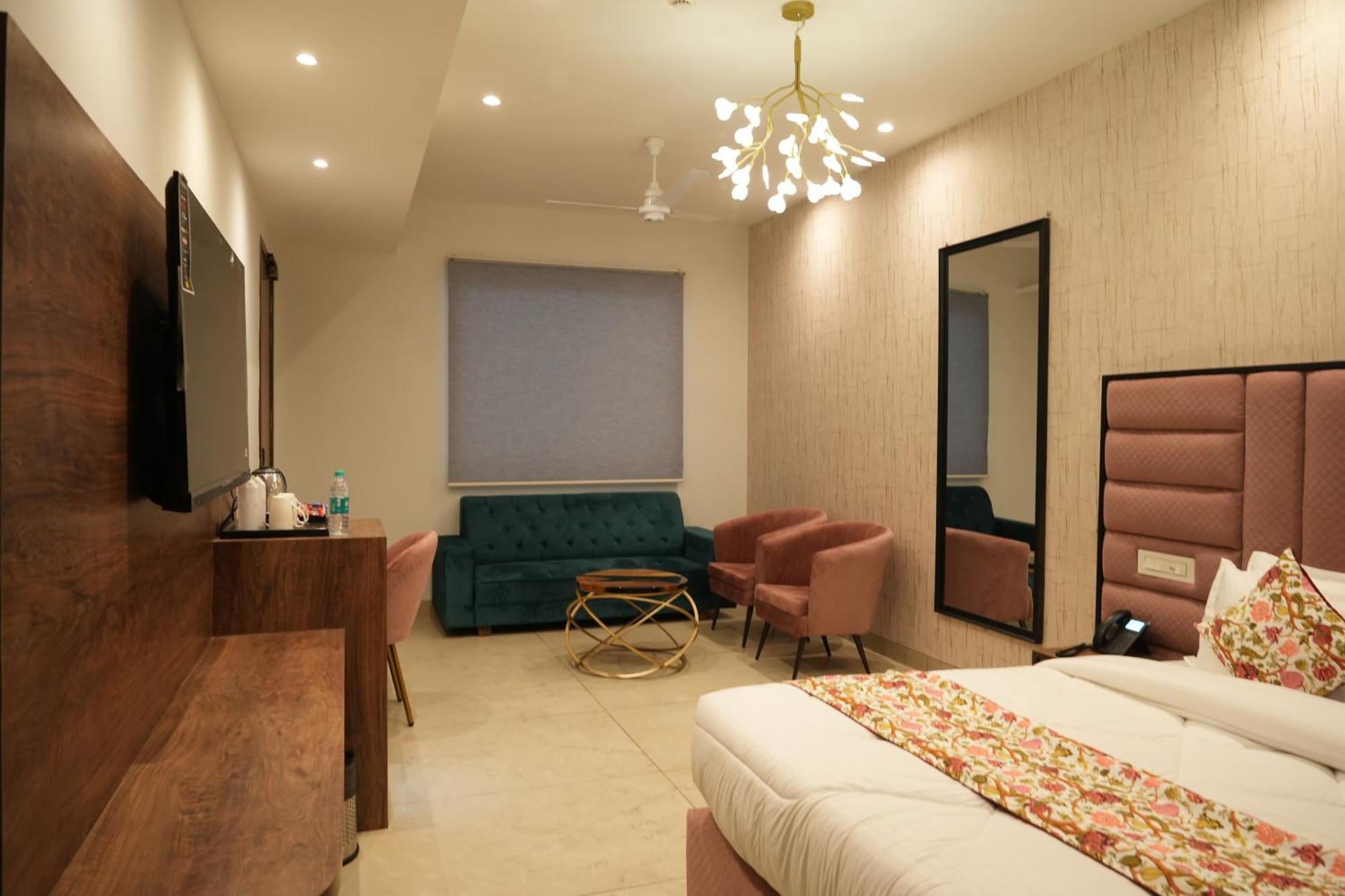 Acr Luxury Hotel Mohali Exterior photo