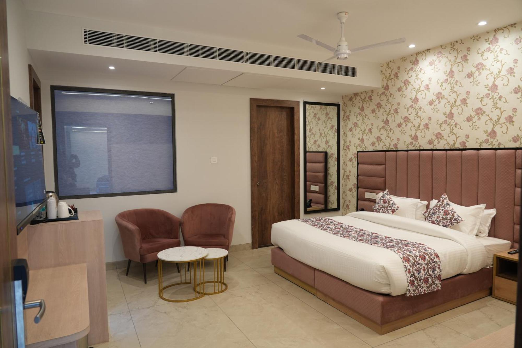 Acr Luxury Hotel Mohali Exterior photo