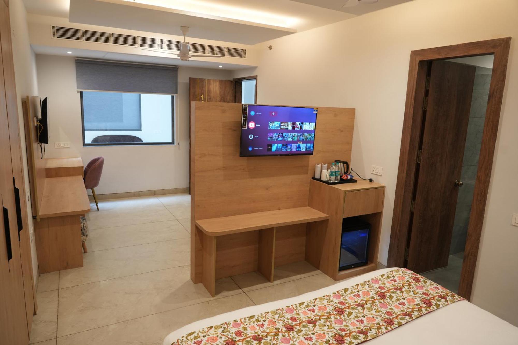 Acr Luxury Hotel Mohali Exterior photo