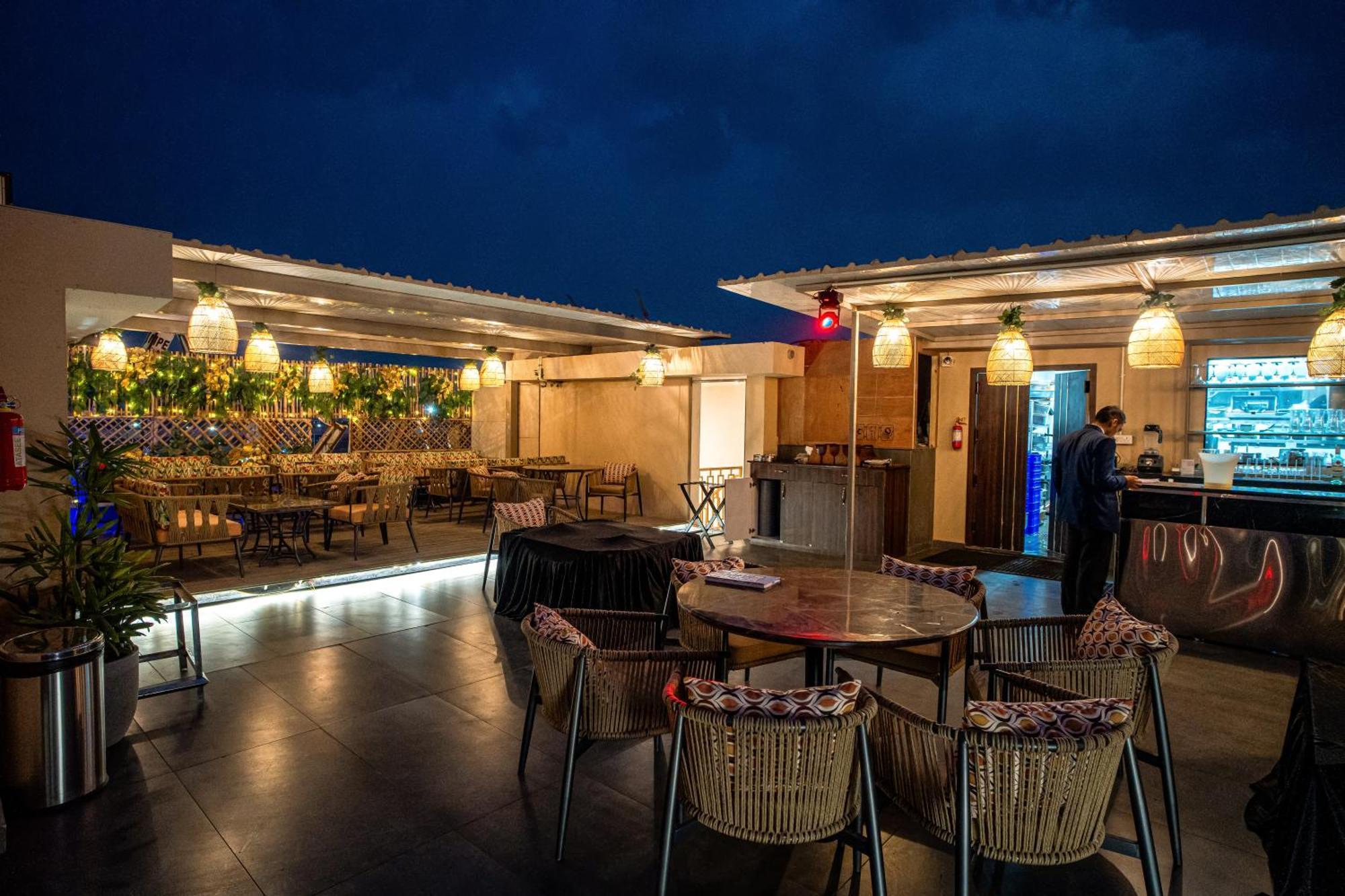 Acr Luxury Hotel Mohali Exterior photo